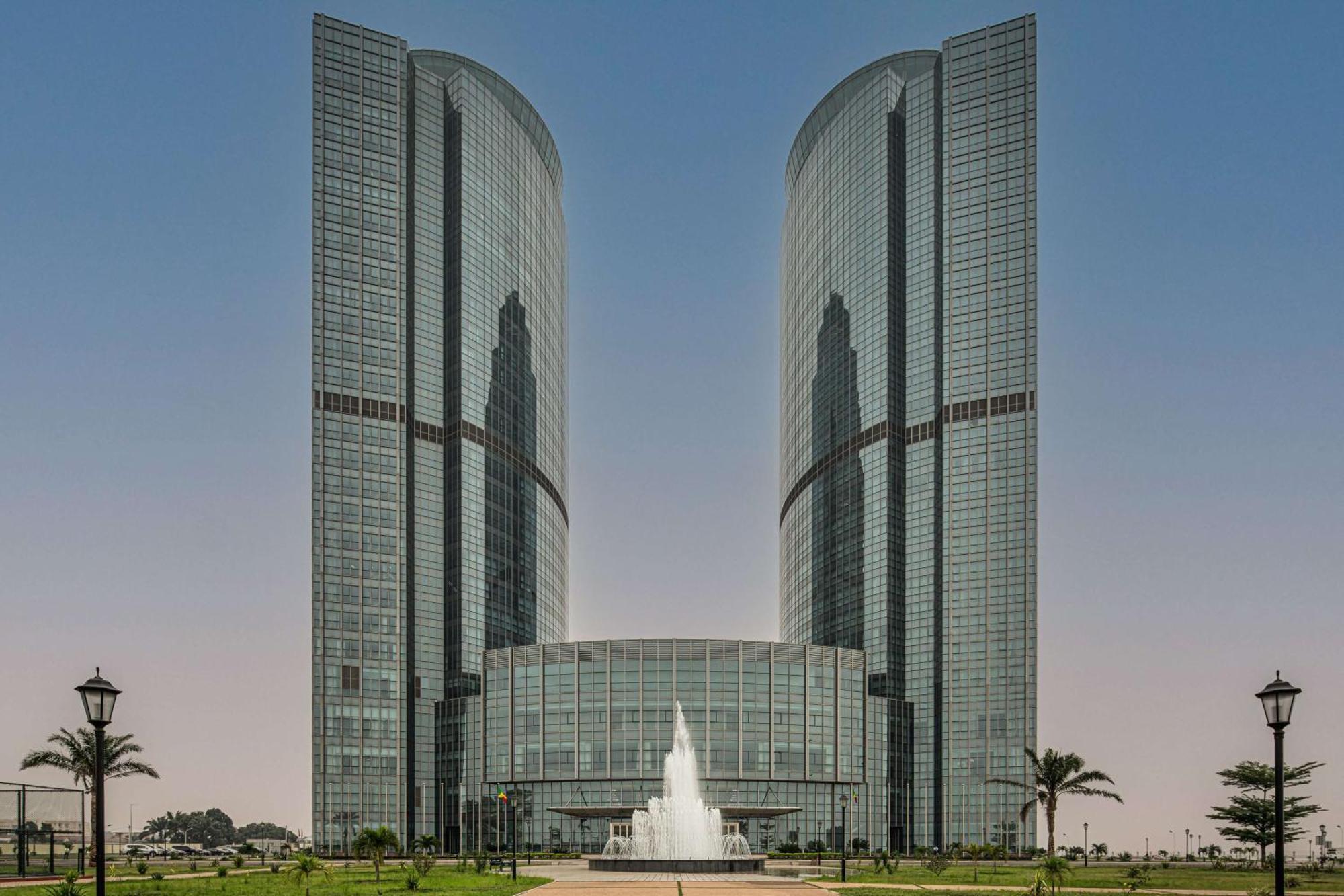 Hilton Brazzaville Les Tours Jumelles Hotel & Residences Buitenkant foto